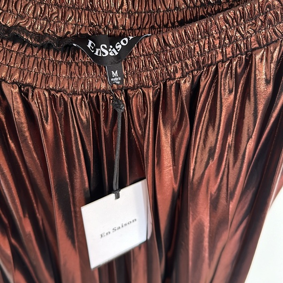 En Saison Pleated Metallic Skirt - Picture 8 of 8
